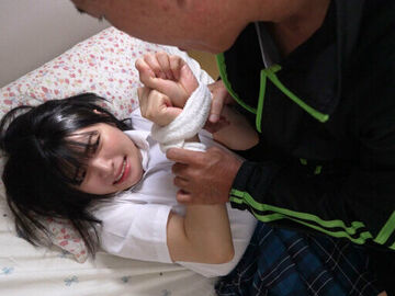 引きこもり女子校生と逃亡犯、静寂の中で始…